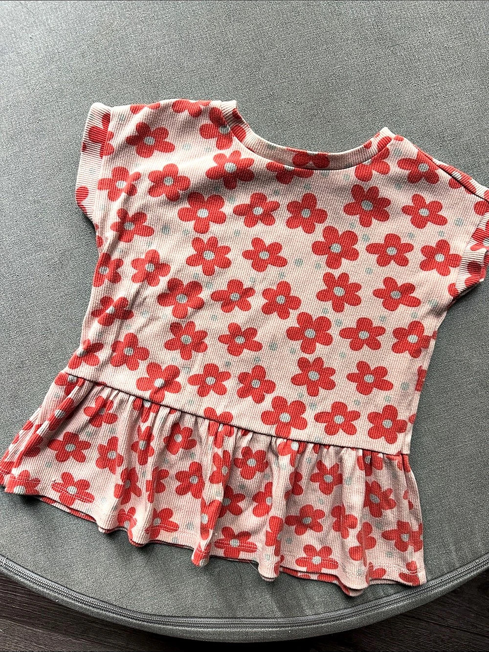Cat & Jack Ribbed Floral Top in Red & Gray Size 5T Like New